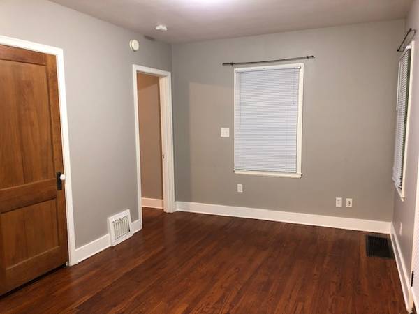 $2,400 / 3br - OTOÑO 2026-2027! Casa de 3 dormitorios en el centro de Iowa City! ¡Camina a clase! (215 Melrose Court Iowa City IA)63976401395074123