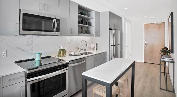 $1,594 / 1br - 590ft2 - Hardwood-style plank flooring throughout living areas, Bike storage (Kerns)63820739592067120