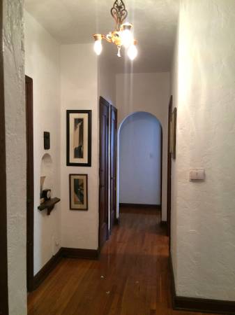 $2,995 / 1br - 1400ft2 - 1920's 1 BD/1BA UPPER PENTHOUSE ENGLISH COTTAGE, SYCAMORE AVE/HANCOCK (Hancock Park/Larchmont Village)63953220473474123
