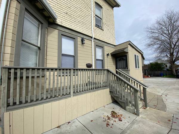 $2,400 / 2br - Cozy Two Bedroom with Updates, High Ceilings, Parking & Private Laundy (alameda)64000750015361120