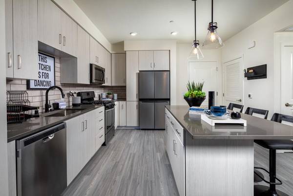 $3,280 / 2br - 1034ft2 - Gas Stove, Fitness Center, Linen Closets, Ceiling Fans (1575 Camino Altezza, Chula Vista, 91913)63657243019137123