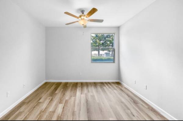 $1,250 / 1br - 722ft2 - 5201 Laguna Oaks Dr (UNIT 5) (Elk Grove)64043836008322124