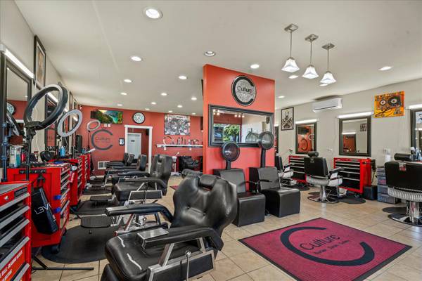 $449,950 / 1164ft2 - Great Barbershop (Office Building) For Sale In Tacoma (Tacoma)63659466256001121