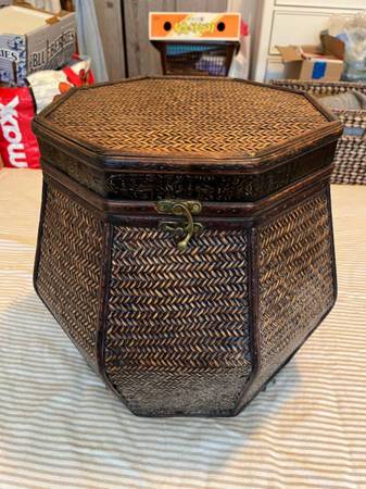 Octagonal woven storage box 1