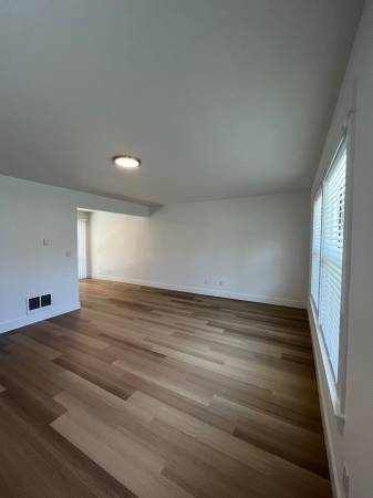 $1,795 / 2br - ¡Hermoso de 2 habitaciones! Estacionamiento asignado, patio, lavadora/secadora y mascotas bienvenidas! (Milwaukie)63831328053763123