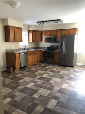 $1400.00 / 3br - 1465ft2 - 3 Bedroom, 1 & 1/2 Bath Town house64018297821186121