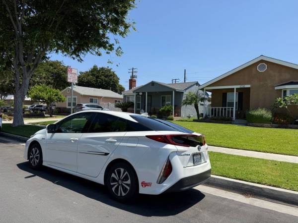 Prius prime 2018 - $12,000 (Bellflower)63507566411523123