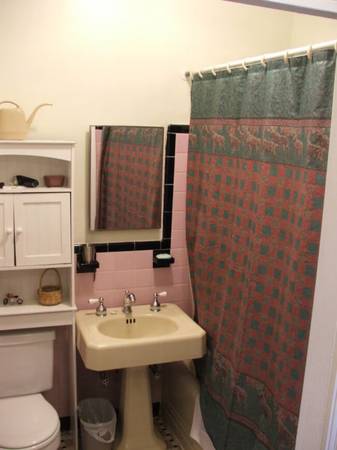 $1,250 / 393ft2 - 3rd floor studio apartment (Boston)63699526061699122