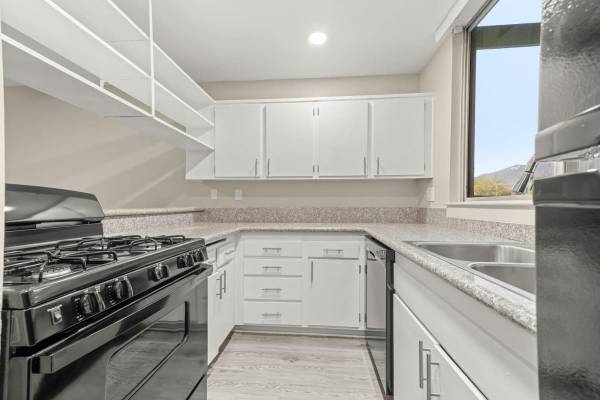 $1,645 / 1br - 700ft2 - One Bedroom | Great Location! | Special: One Month Off!! (Gateway)63668370894211120