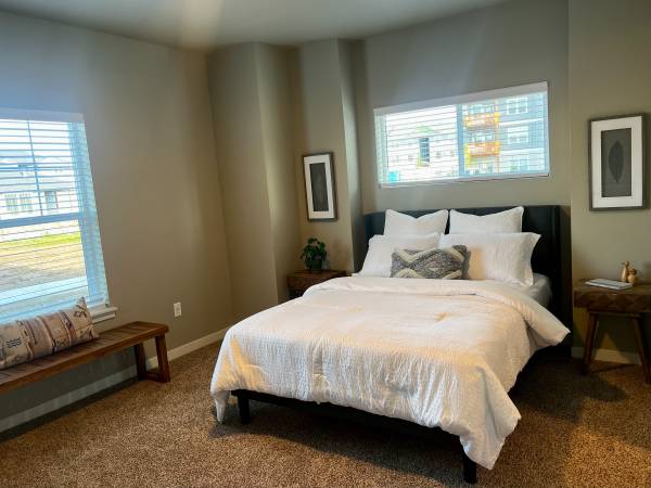 $2,215 / 2br - 1162ft2 - Lots of space in this 2 bedroom! (REDMOND)63839291142275124
