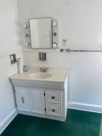 $700 / 3br - Furnished room available (Hampton)64053704801539124
