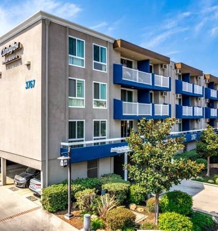 $2,315 / 625ft2 - Dishwasher, Ceiling Fan, Cable Ready (3767 Clarington Ave, Los Angeles, CA)63912985042691121