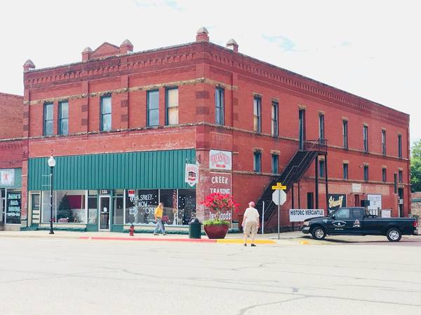 $129,000 / 16000ft2 - 16,000 SF Retail Building Okemah, OK Resturant/BAR ($8/SF) FOR SALE (Okemah)64179403974275121