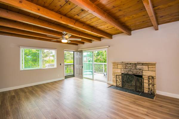 $4,600 / 2br - 1200ft2 - Amazing 2 Bedroom Only a Block from the Beach! (Encinitas)63865932478721123