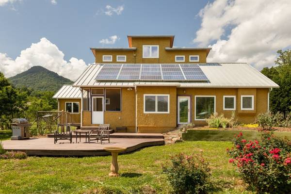 $2,800 / 3br - 2247ft2 - Custom, green home for rent (Canton)64029375965442120