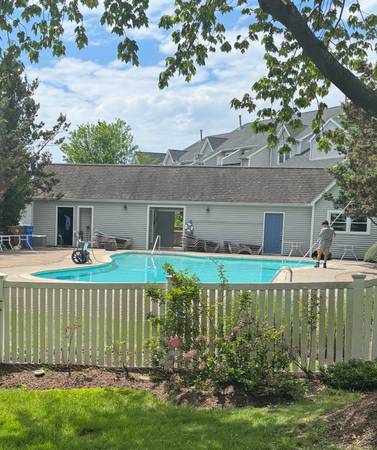 $2,800 / 3br - Shelton, CT Modern Townhouse with swim pool (Shelton)64010332569473120