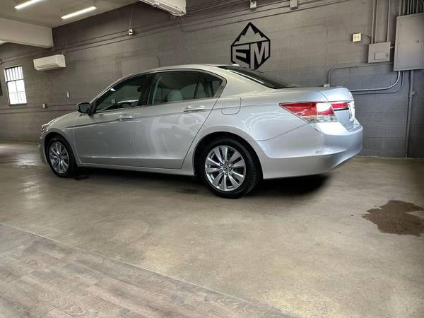 2012 Honda Accord EX-L de cuero, totalmente equipado - $7,490 (Elevated Motors)63471970519553121