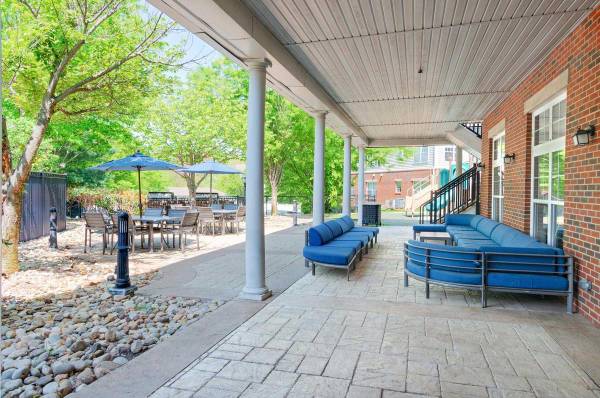$2,608 / 2br - 1286ft2 - Granite countertops, Refrigerator with ice maker, Microwave (Woburn)63856447036931123