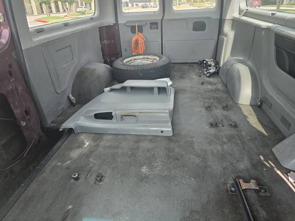 05 econoline 350 xlt superduty - $4,000 (Slidell)63439000668161124