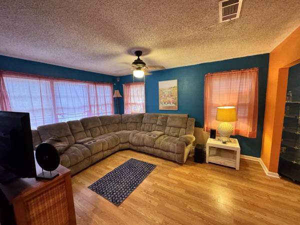 $1 / 4br - 2000ft2 - Coral Reef Bungalow Home - Private Pool, Sleeps 11+ / 2 min to Beach (Galveston Island)63611865485315120