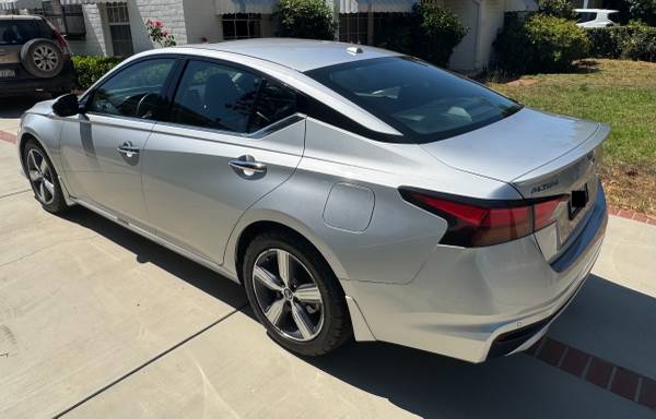 2019 Nissan Altima 2.5 SL Sedan 4D - Low Mileage, Great Condition, Low - $18,950 (Sherman Oaks)63618180707841123