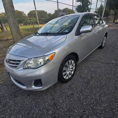 2013 Toyota Corolla 80,000 millas - $8,999 (Ozone Park)63470616223233124