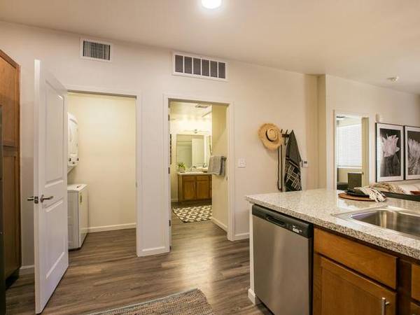 $2,343 / 3br - 1336ft2 - Private Patios & Balcony, 9 ft Ceilings, Gourmet Kitchen w/ Gas Range63806020162561122