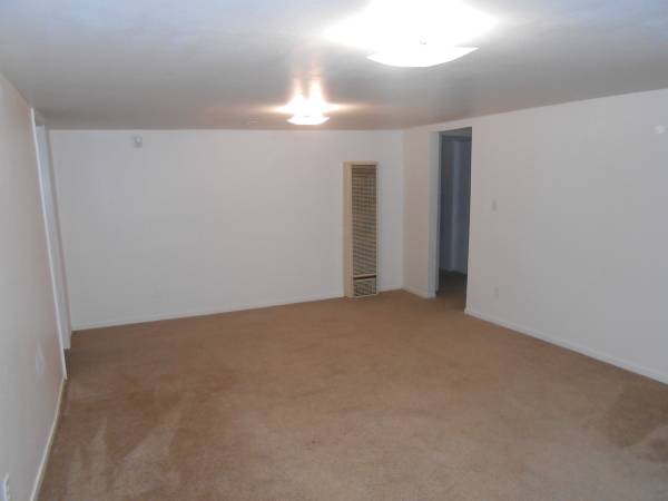 $2,000 / 3br - 1100ft2 - Gas Heat/Water & Garbage:Free/Dishwasher/Washer & Dryer (russian river)64030485985026123