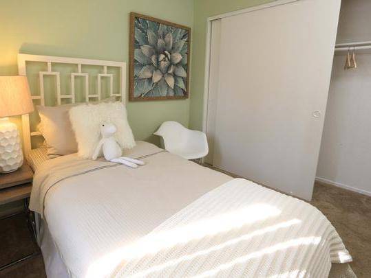 $2,290 / 2br - 788ft2 - Dos spas, Casas club para residentes, Sala de estar aireada con techos altos63663819313667122