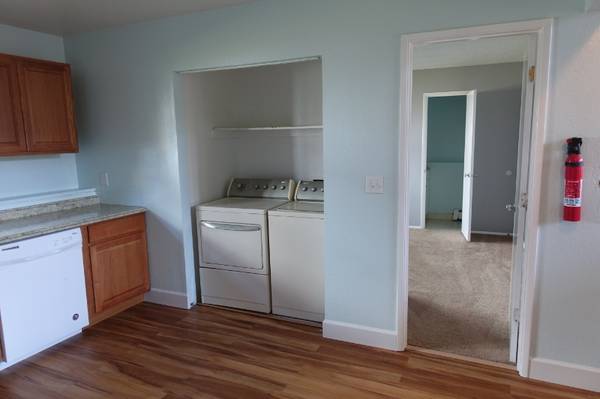 $2050.00 / 3br - 1300ft2 - 1300 Sq/Ft 3 dormitorios 1.5 baños64004785852289123