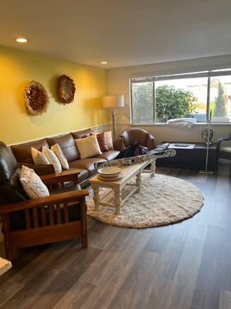 $650,000 / 1br - 700ft2 - Waterfront condo with deeded Boatslip,West Lake Sammamish (MS Main Campus)63611886570883123
