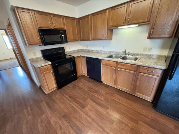 $975 / 2br - 800ft2 - 📍2BR/1BA Upper-Level Apartment w/ Balcony – $975/mo | Chippewa Falls (Chippewa Falls, WI)63845959315715120