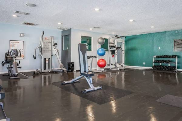 $750 / 480ft2 - STUDIO is the way to GO !! $725-$750.00 (6603 E Lovers Ln, Dallas, TX)63796555748739123
