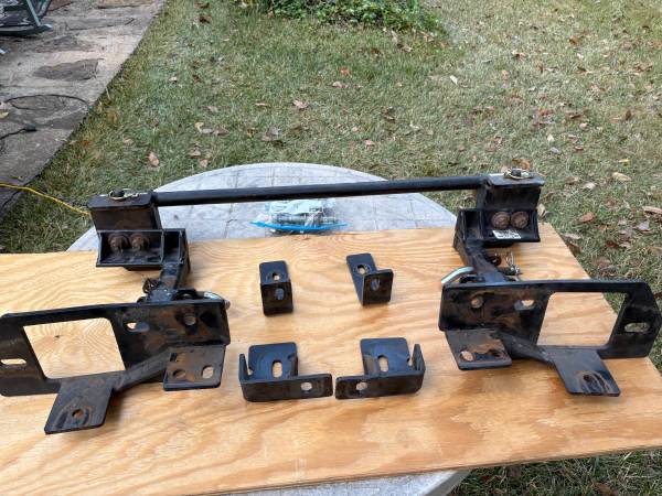 Used RoadMaster Crossbar Style Base Plate Kit for a 2003-2012 Ranger 1