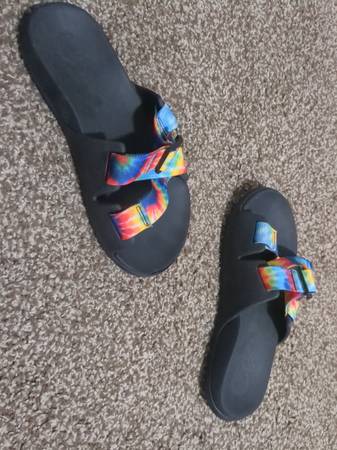 TIE DYE CHACO SLIDES - $7 (Aurora)63471157536129122