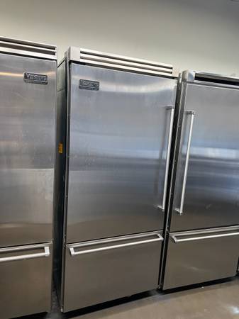 VIKING 36”WIDE BUILT IN BOTTOM FREEZER 1