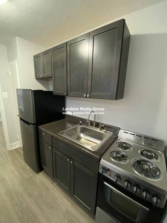 $1,225 / 1br - ROGERS PARK 1 BED 1 BATH AVAIL NOW STORAGE PARKING AVAIL. CATS OKAY! (Rogers Park)64041475677953120