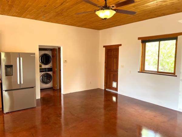 $2,150 / 2br - 1200ft2 - 2habitaciones/2baños casa de adobe remodelada Valdez/Taos (Taos)63659797885827124