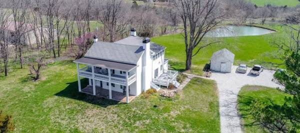 Furnished Balcony Room by the week or month 1