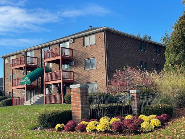 $1,886 / 2br - 950ft2 - Get Ready for Fall with this End-of-Summer Steal for this 2 bedroom! (90 Powers Street, Milford, NH)63656278607873122