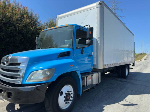 2016 HINO 268 CAMIÓN DE 26 FT CON CAJA ALTA Y PLATAFORMA ELEVADORA CON RIELES - 178,000 MILLAS - $29,500 (ENTREGA EN GARDENA/LOS ÁNGELES)63438276916737122