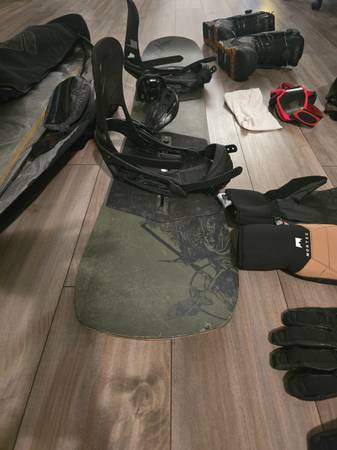 Snowboarding full set up, ready to ride 1