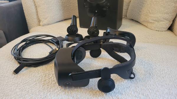 HP Reverb G2 v2 - PCVR HMD - $150 (Sauk City or Middleton)63471316841475123