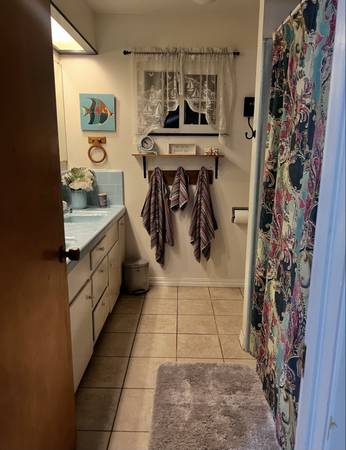 $850 / 1br - $850./Fully furnished room - private bath all utilities included (Visalia)63809616433921124