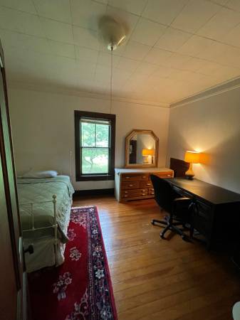 $850 / 4br - 2600ft2 - LOVELY FARM HOUSE SHARE! (ASHEVILLE)64029206095874121
