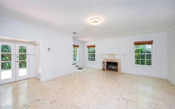$6,000 / 2br - Fabulous 2 bed 1 bath House for rent in Grove #3569 (Coconut Grove)64002012540291122