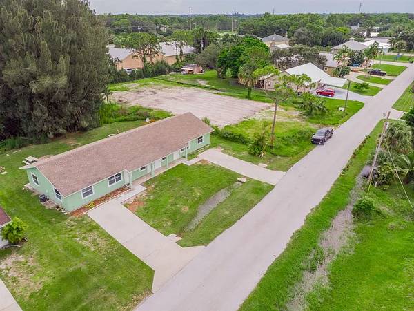 $2400.00 / 3br - 1250ft2 - Stylish 3 Bed, 2 Bath Unit in Stuart, FL - Available 8/28 - $240063799909501955121