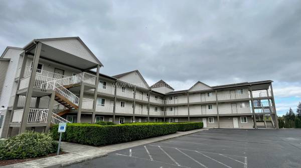 $1,750 / 2br - 912ft2 - 135 Prince Ave #303 | Ático de 2 habitaciones/1.5 baños | ¡Admite mascotas! (Bakerview)63920959409667120