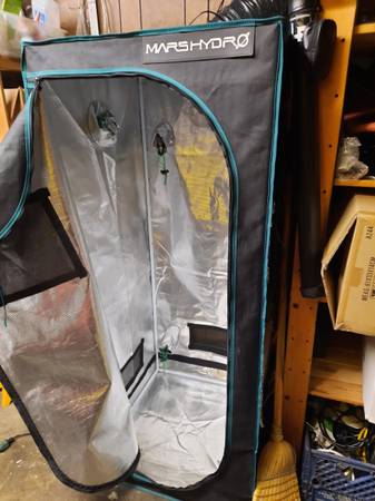 2 x 2 Mars Hydro grow tent - like new 1