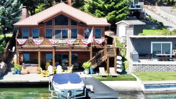$1 / 4br - Escapada familiar frente al lago: WiFi, bañera de hidromasaje, mesa de billar, justo en el lago Chelan (Chelan Falls)63886983419779120